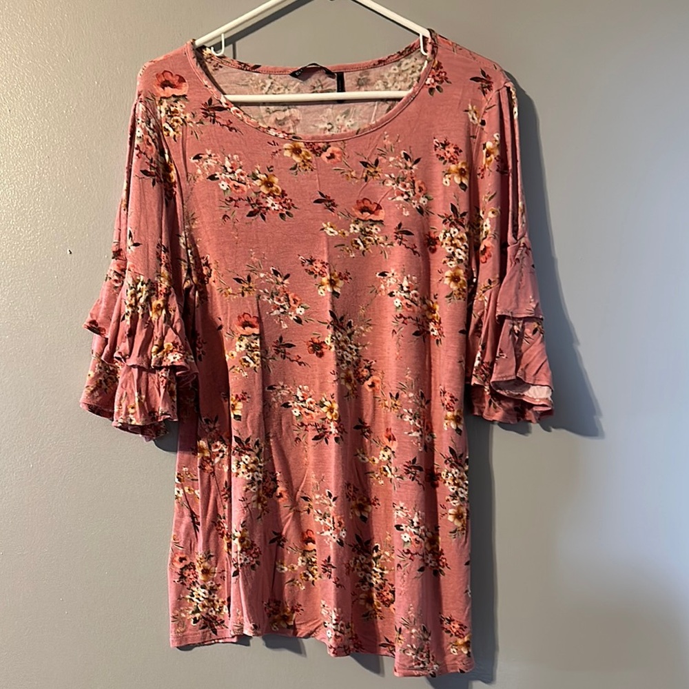 Elliot & Vine Size Large Floral Ruffle Sleeve Top